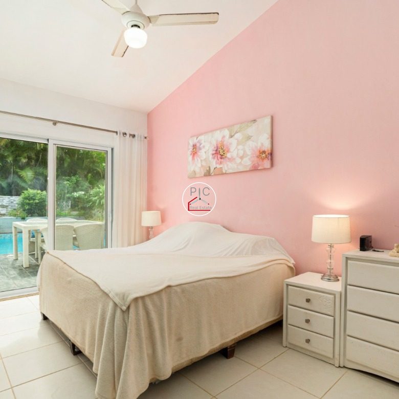 Charming Tropical Villa in a Peaceful Gated Community – Living Surrounded by Nature