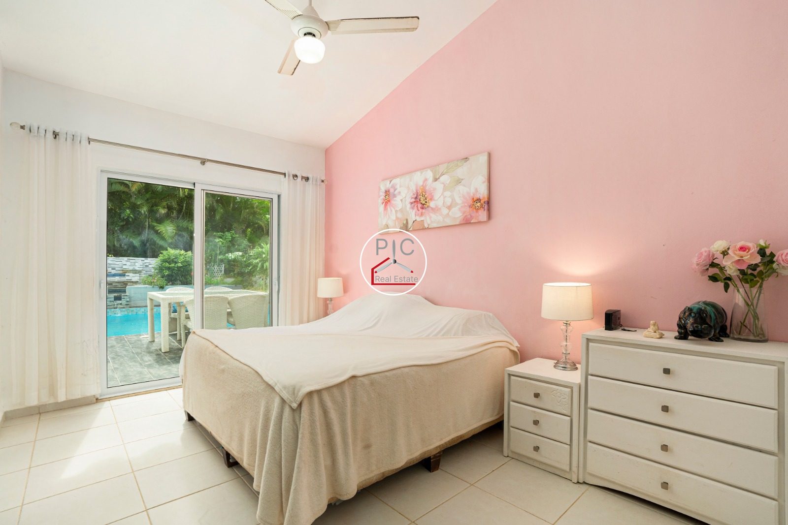 WhatsApp Image 2026-08-18 at 15.38.00-2 Charming Tropical Villa in a Peaceful Gated Community – Living Surrounded by Nature