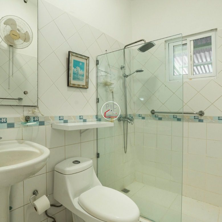 Charming Tropical Villa in a Peaceful Gated Community – Living Surrounded by Nature