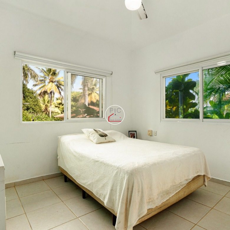 Charming Tropical Villa in a Peaceful Gated Community – Living Surrounded by Nature
