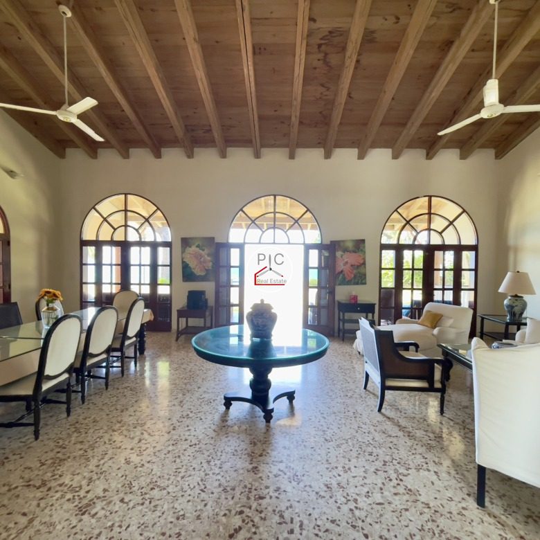 A Rare Oceanfront Opportunity — 5,400 m² of Land in Two Lots – EXCEPTIONAL COLONIAL-STYLE OCEANFRONT ESTATE — Playa Chiquita, Sosúa