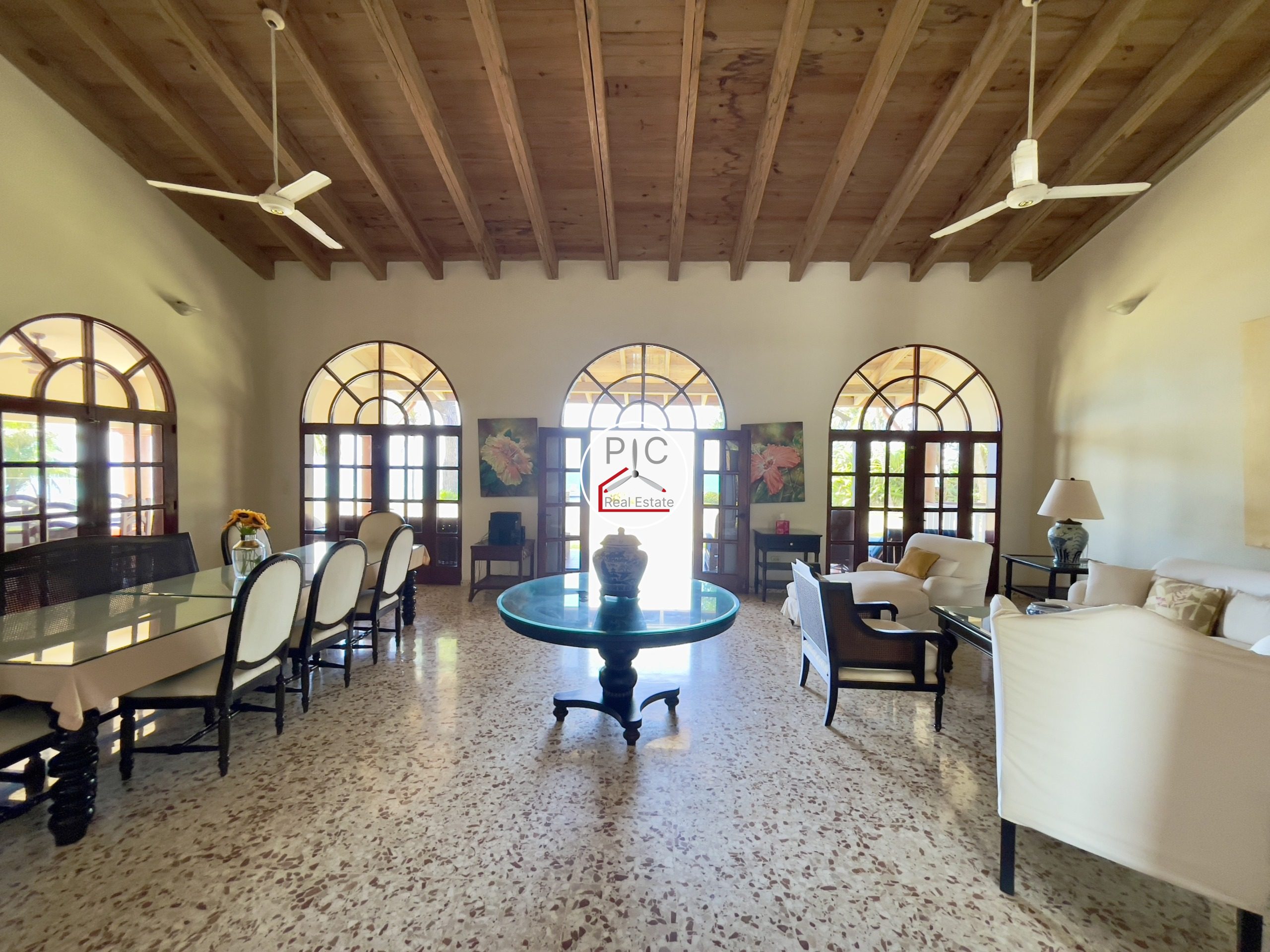 A Rare Oceanfront Opportunity — 5,400 m² of Land in Two Lots – EXCEPTIONAL COLONIAL-STYLE OCEANFRONT ESTATE — Playa Chiquita, Sosúa