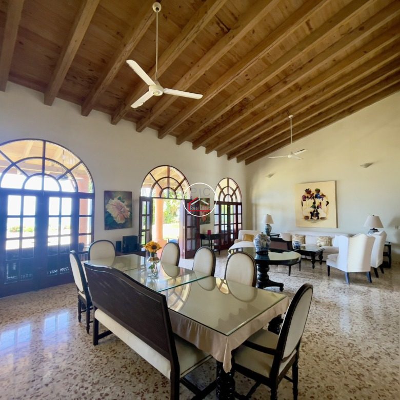 A Rare Oceanfront Opportunity — 5,400 m² of Land in Two Lots – EXCEPTIONAL COLONIAL-STYLE OCEANFRONT ESTATE — Playa Chiquita, Sosúa