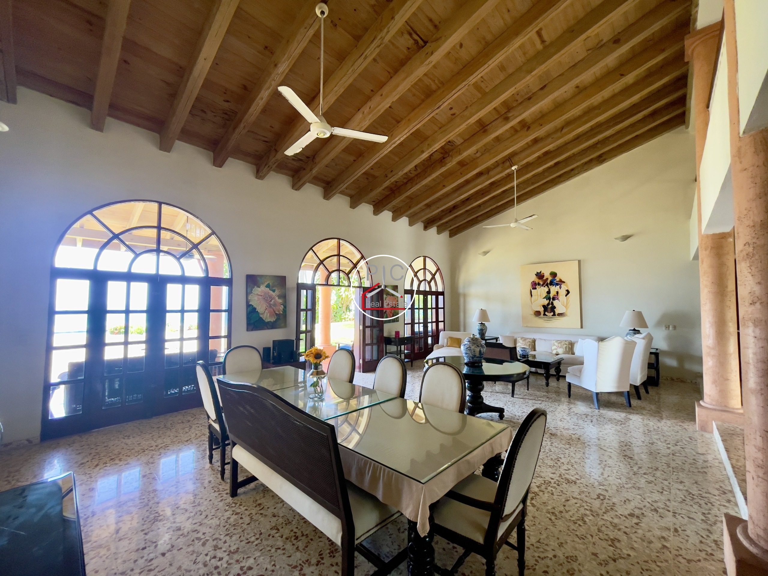 A Rare Oceanfront Opportunity — 5,400 m² of Land in Two Lots – EXCEPTIONAL COLONIAL-STYLE OCEANFRONT ESTATE — Playa Chiquita, Sosúa
