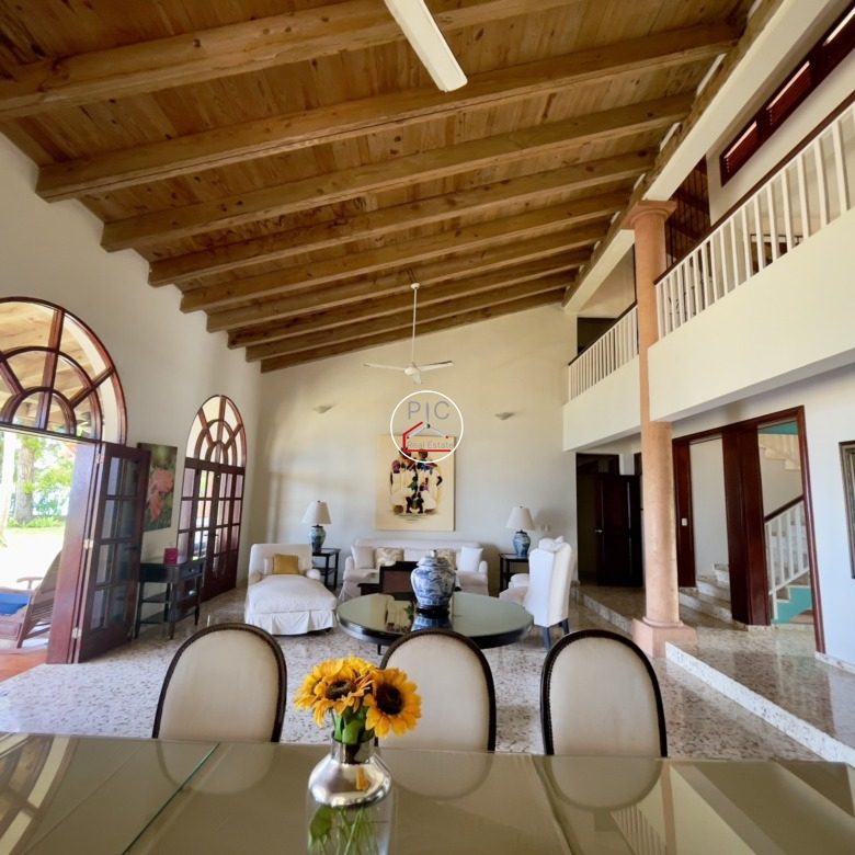 A Rare Oceanfront Opportunity — 5,400 m² of Land in Two Lots – EXCEPTIONAL COLONIAL-STYLE OCEANFRONT ESTATE — Playa Chiquita, Sosúa