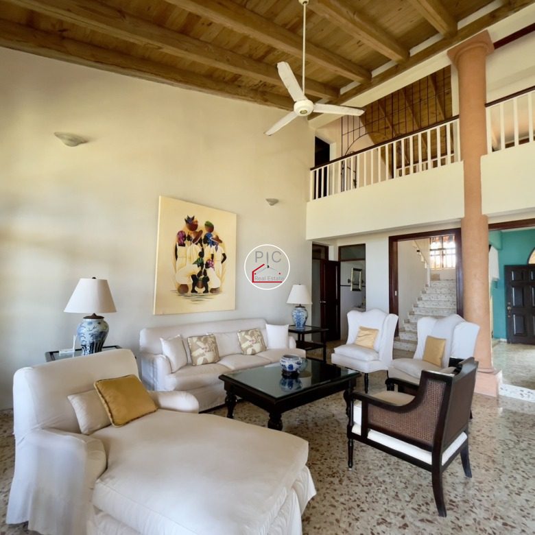 A Rare Oceanfront Opportunity — 5,400 m² of Land in Two Lots – EXCEPTIONAL COLONIAL-STYLE OCEANFRONT ESTATE — Playa Chiquita, Sosúa