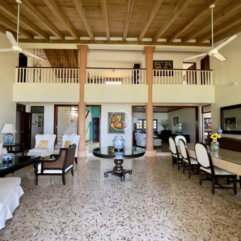 A Rare Oceanfront Opportunity — 5,400 m² of Land in Two Lots – EXCEPTIONAL COLONIAL-STYLE OCEANFRONT ESTATE — Playa Chiquita, Sosúa