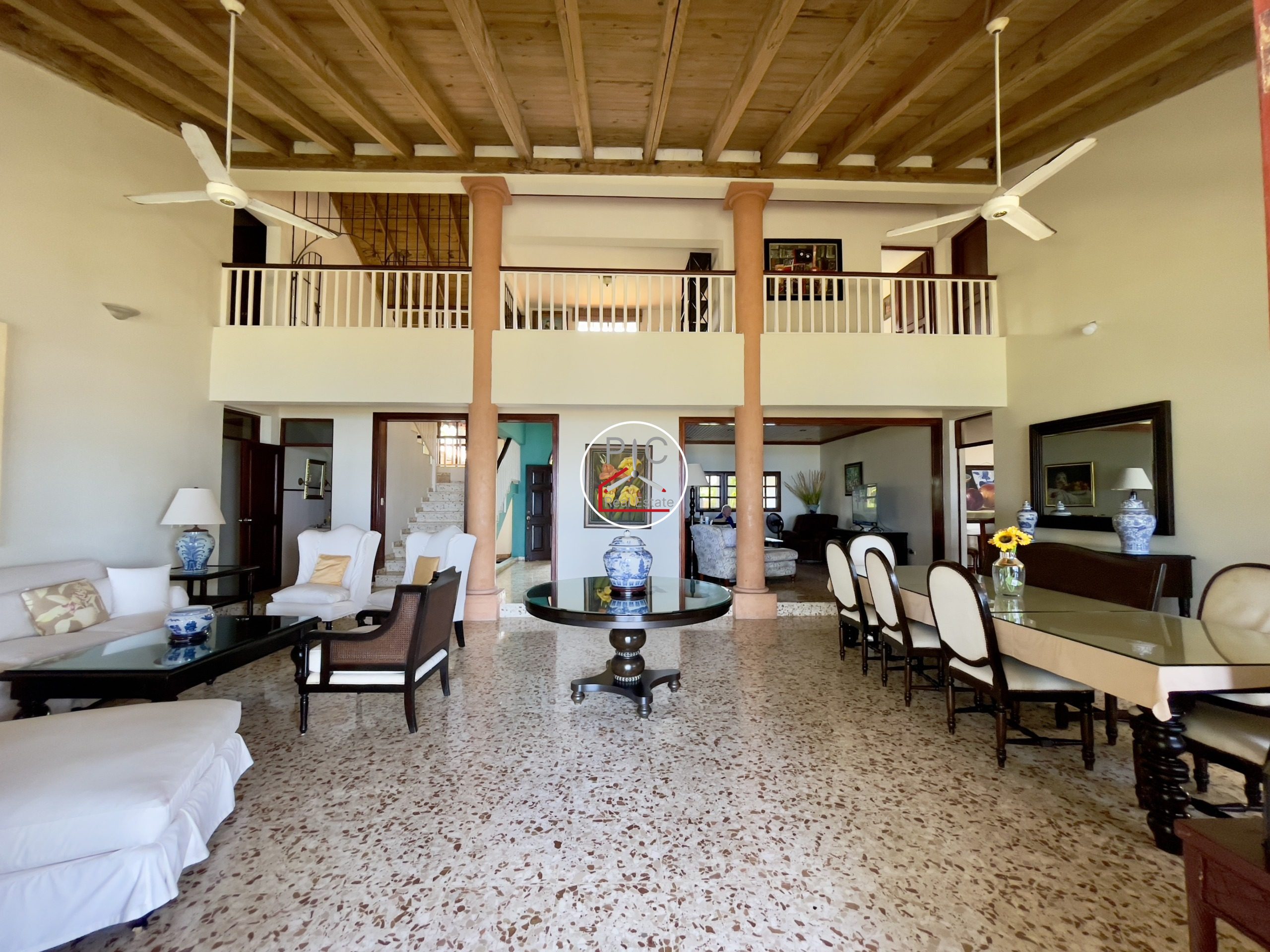 A Rare Oceanfront Opportunity — 5,400 m² of Land in Two Lots – EXCEPTIONAL COLONIAL-STYLE OCEANFRONT ESTATE — Playa Chiquita, Sosúa