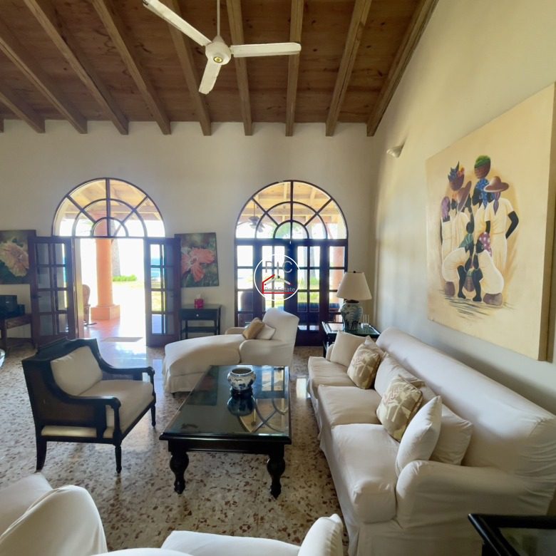 A Rare Oceanfront Opportunity — 5,400 m² of Land in Two Lots – EXCEPTIONAL COLONIAL-STYLE OCEANFRONT ESTATE — Playa Chiquita, Sosúa
