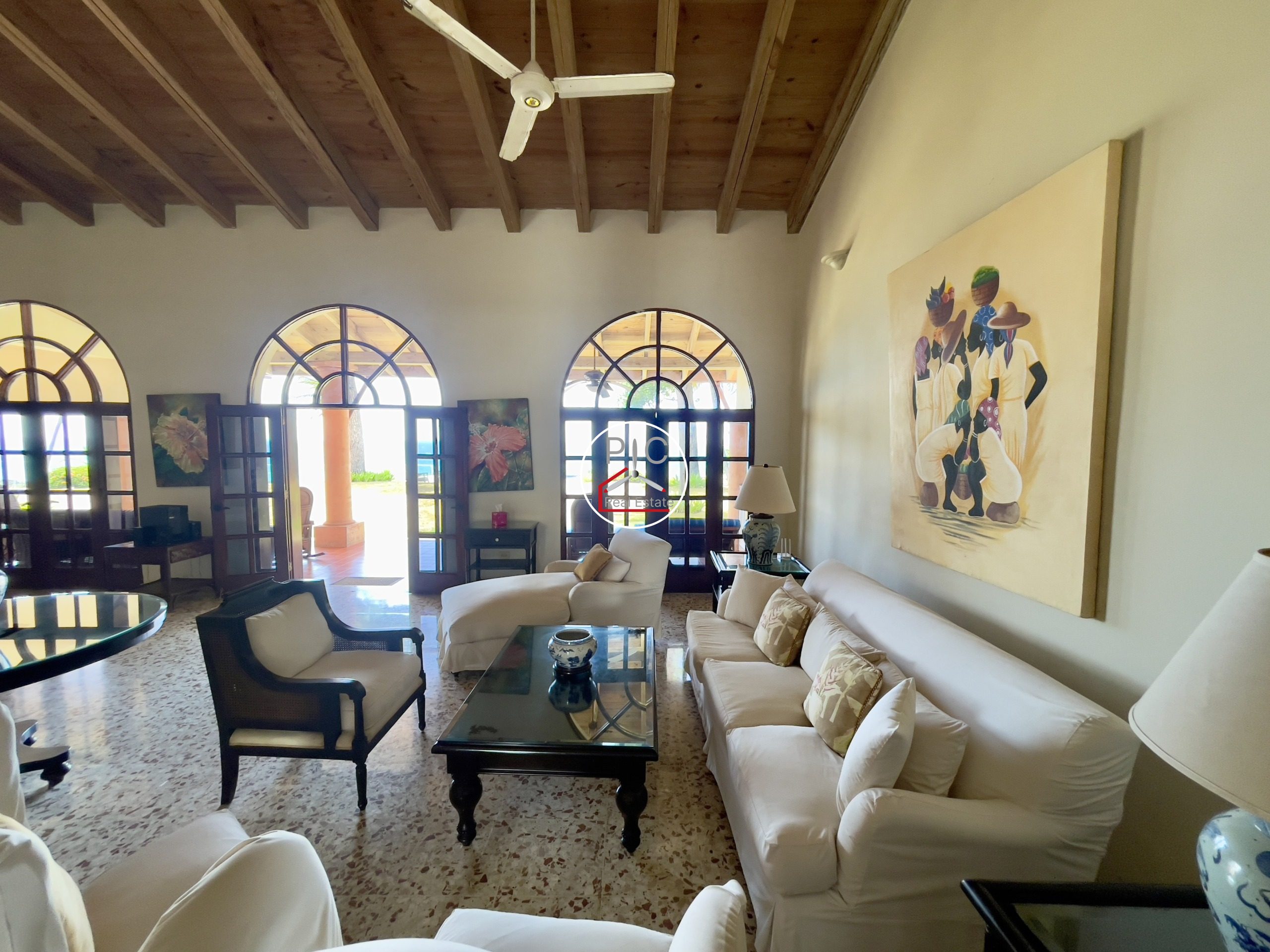 A Rare Oceanfront Opportunity — 5,400 m² of Land in Two Lots – EXCEPTIONAL COLONIAL-STYLE OCEANFRONT ESTATE — Playa Chiquita, Sosúa