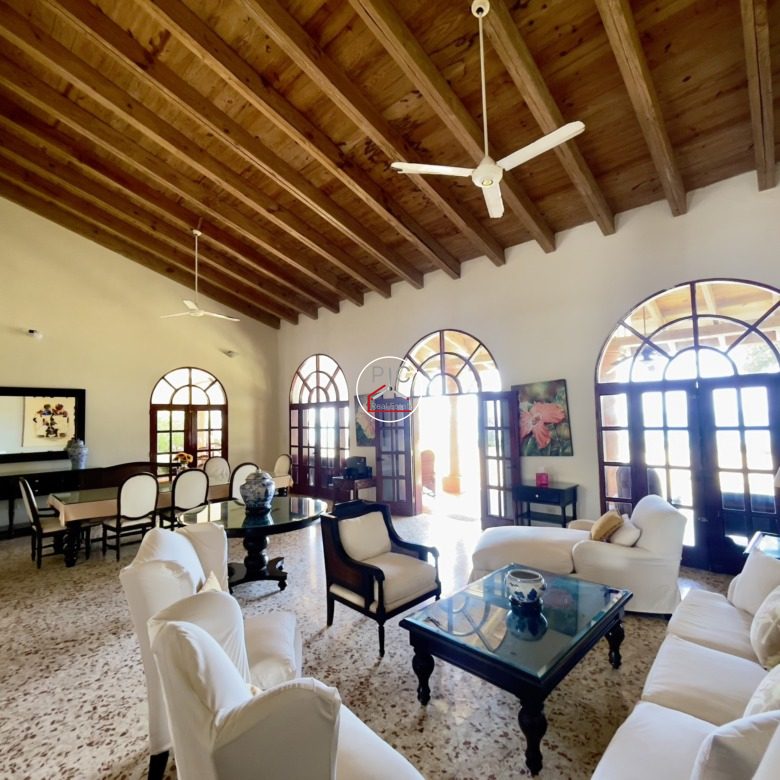 A Rare Oceanfront Opportunity — 5,400 m² of Land in Two Lots – EXCEPTIONAL COLONIAL-STYLE OCEANFRONT ESTATE — Playa Chiquita, Sosúa