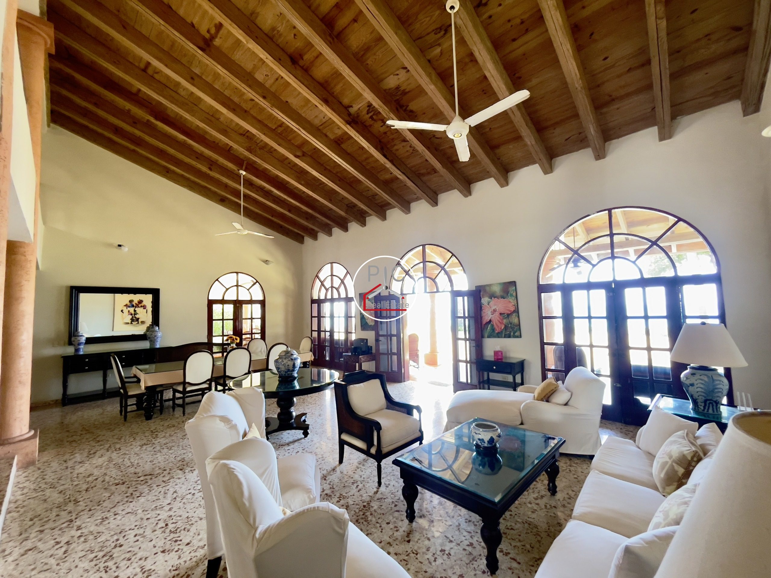 A Rare Oceanfront Opportunity — 5,400 m² of Land in Two Lots – EXCEPTIONAL COLONIAL-STYLE OCEANFRONT ESTATE — Playa Chiquita, Sosúa