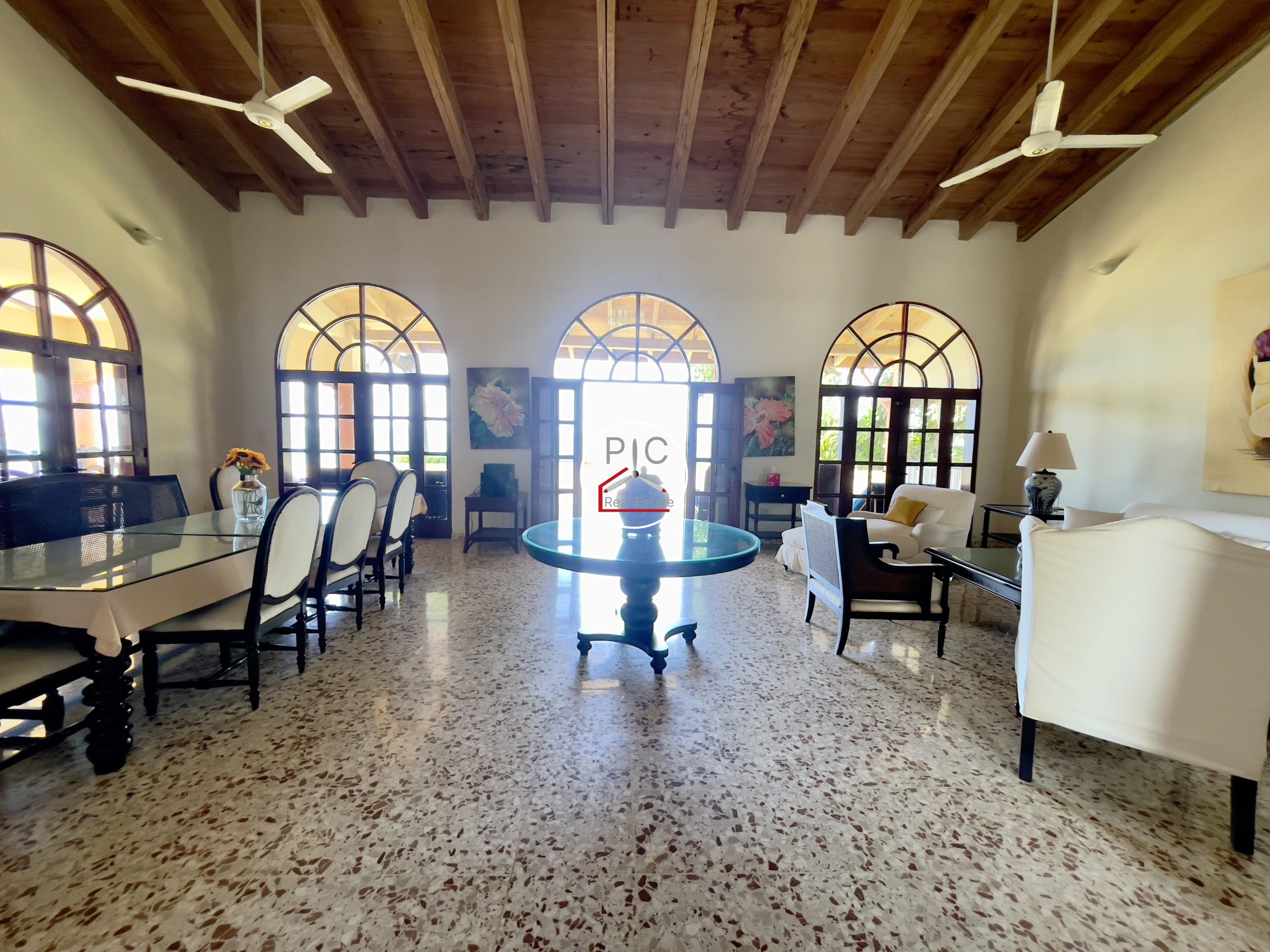 A Rare Oceanfront Opportunity — 5,400 m² of Land in Two Lots – EXCEPTIONAL COLONIAL-STYLE OCEANFRONT ESTATE — Playa Chiquita, Sosúa
