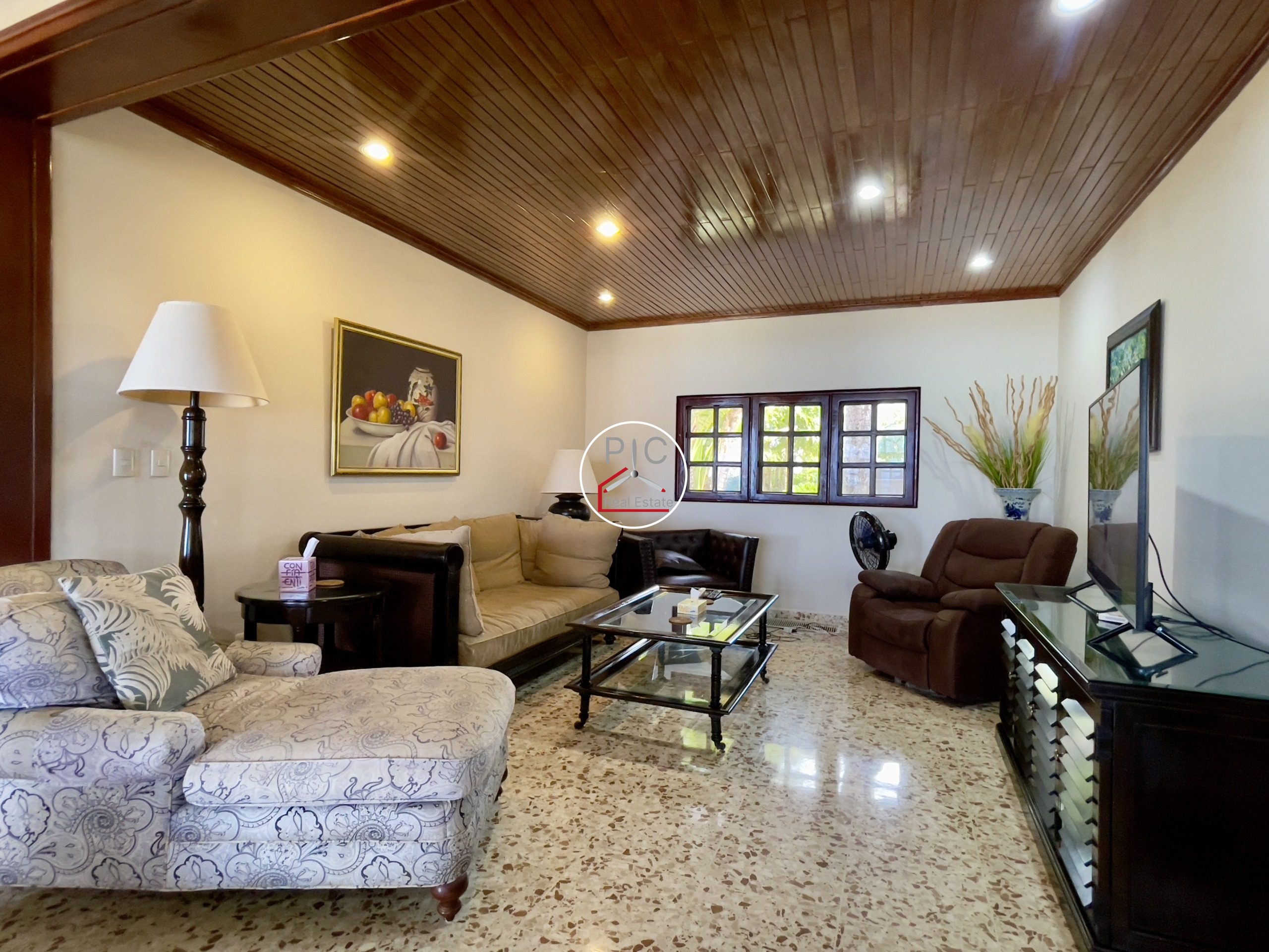 A Rare Oceanfront Opportunity — 5,400 m² of Land in Two Lots – EXCEPTIONAL COLONIAL-STYLE OCEANFRONT ESTATE — Playa Chiquita, Sosúa