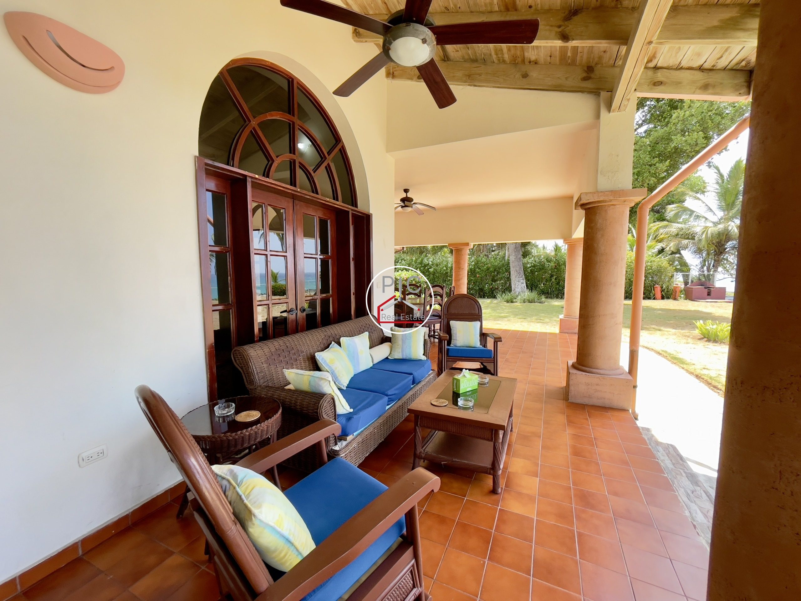 A Rare Oceanfront Opportunity — 5,400 m² of Land in Two Lots – EXCEPTIONAL COLONIAL-STYLE OCEANFRONT ESTATE — Playa Chiquita, Sosúa