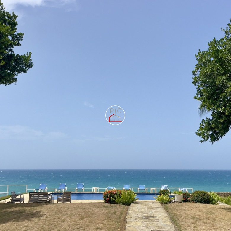 A Rare Oceanfront Opportunity — 5,400 m² of Land in Two Lots – EXCEPTIONAL COLONIAL-STYLE OCEANFRONT ESTATE — Playa Chiquita, Sosúa