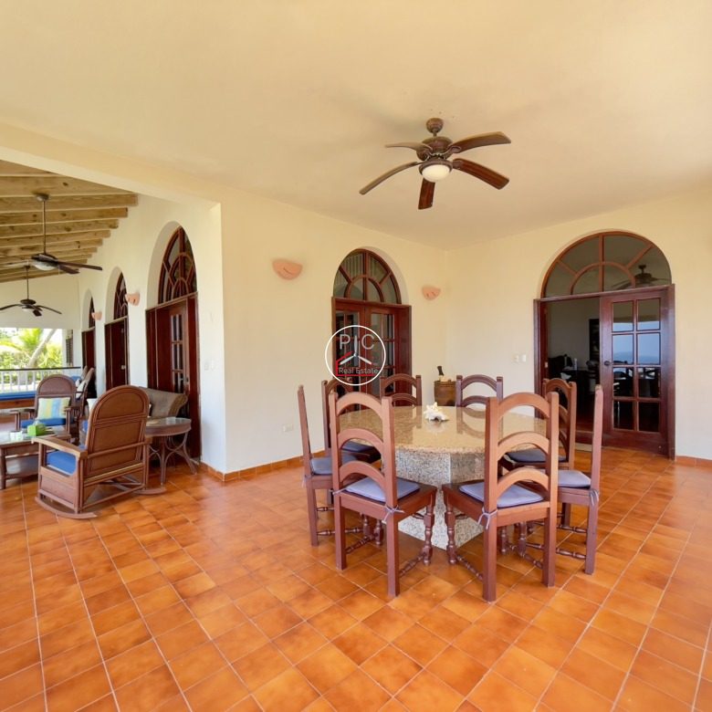 A Rare Oceanfront Opportunity — 5,400 m² of Land in Two Lots – EXCEPTIONAL COLONIAL-STYLE OCEANFRONT ESTATE — Playa Chiquita, Sosúa
