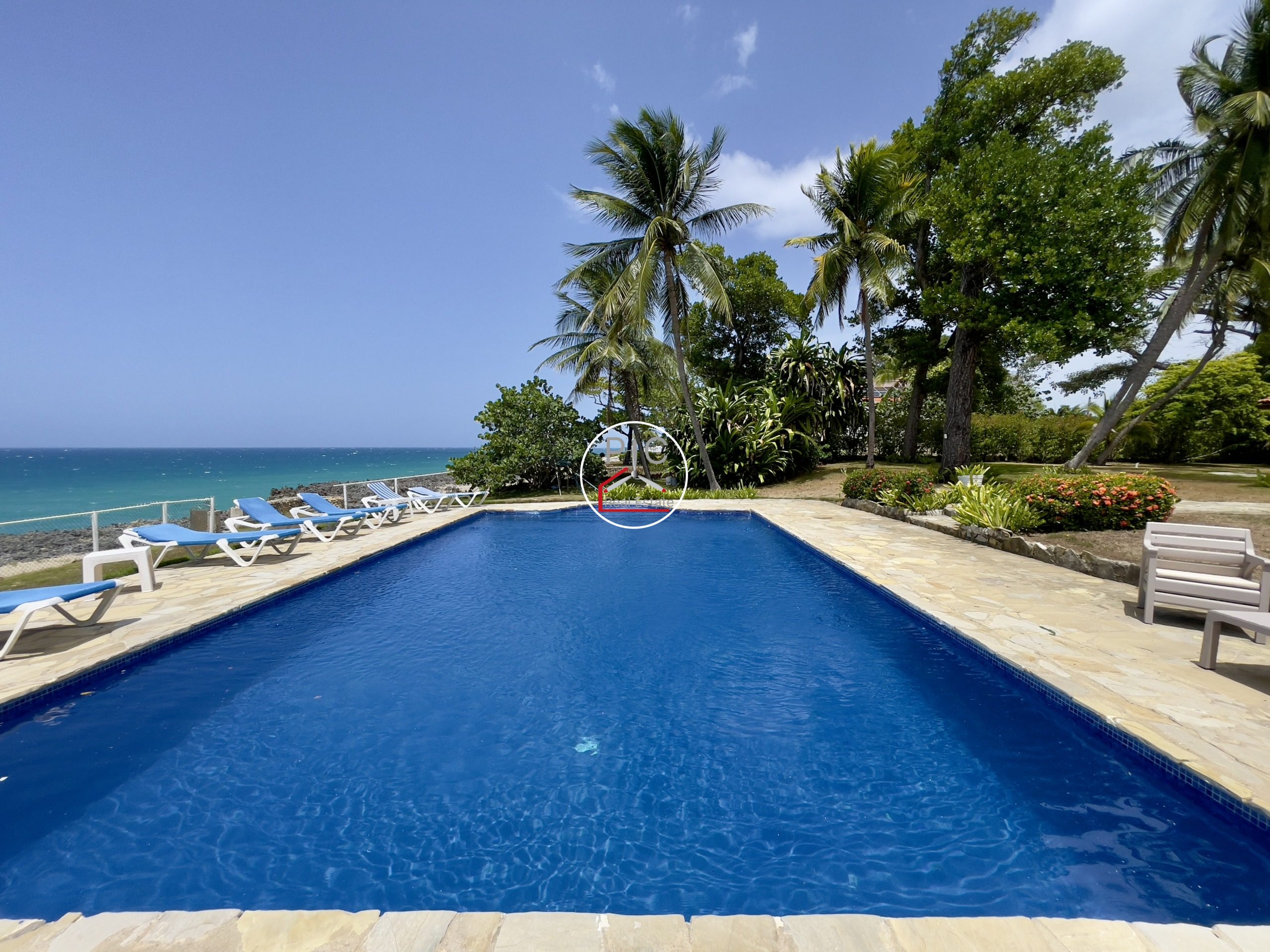 A Rare Oceanfront Opportunity — 5,400 m² of Land in Two Lots – EXCEPTIONAL COLONIAL-STYLE OCEANFRONT ESTATE — Playa Chiquita, Sosúa