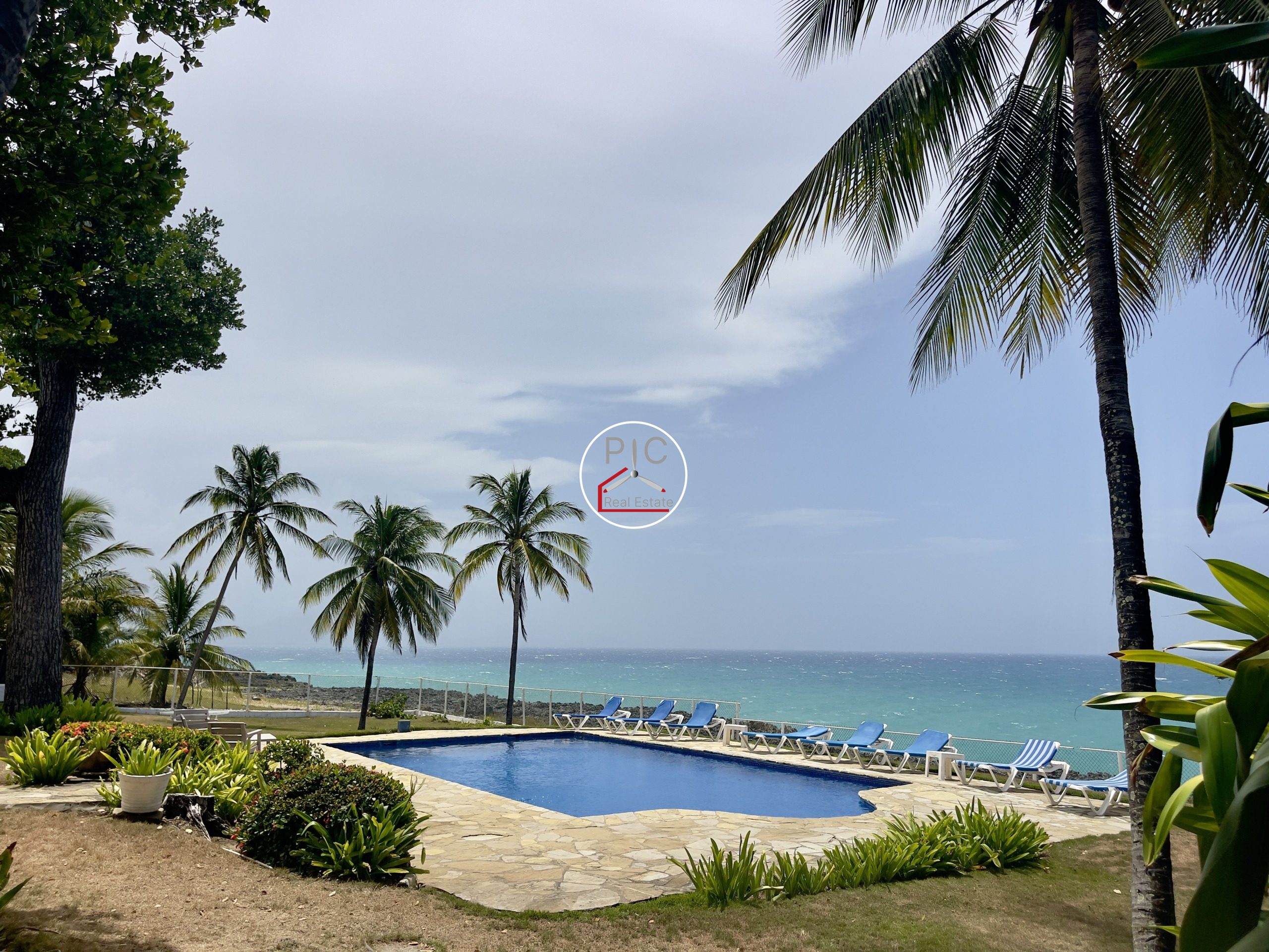 A Rare Oceanfront Opportunity — 5,400 m² of Land in Two Lots – EXCEPTIONAL COLONIAL-STYLE OCEANFRONT ESTATE — Playa Chiquita, Sosúa