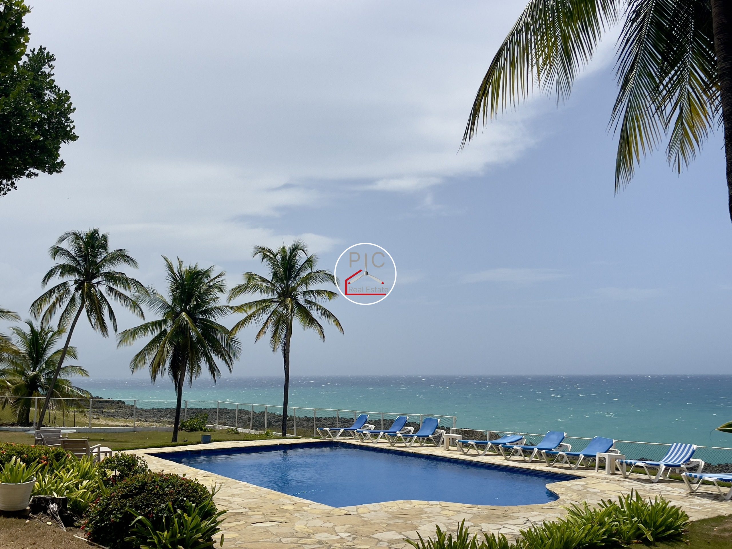 A Rare Oceanfront Opportunity — 5,400 m² of Land in Two Lots – EXCEPTIONAL COLONIAL-STYLE OCEANFRONT ESTATE — Playa Chiquita, Sosúa
