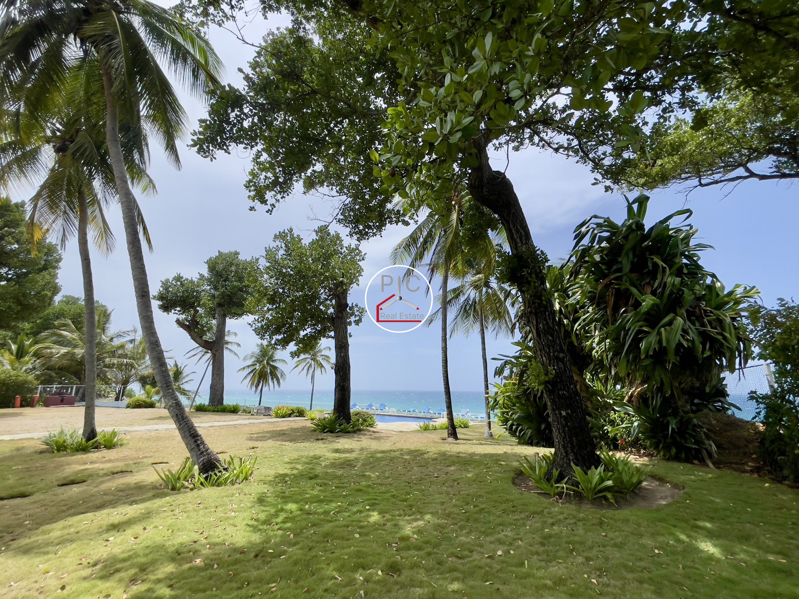 A Rare Oceanfront Opportunity — 5,400 m² of Land in Two Lots – EXCEPTIONAL COLONIAL-STYLE OCEANFRONT ESTATE — Playa Chiquita, Sosúa