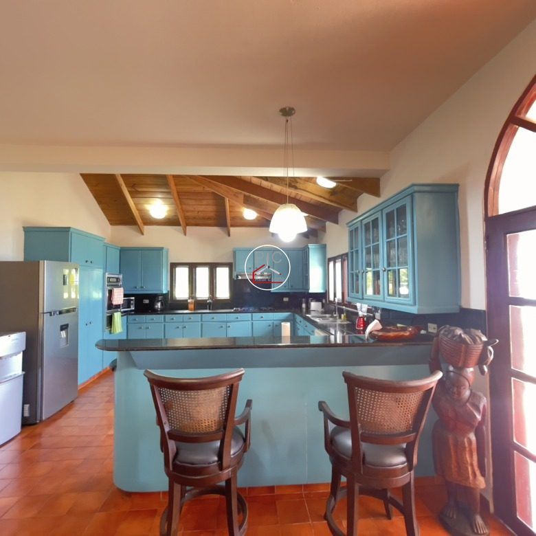 A Rare Oceanfront Opportunity — 5,400 m² of Land in Two Lots – EXCEPTIONAL COLONIAL-STYLE OCEANFRONT ESTATE — Playa Chiquita, Sosúa