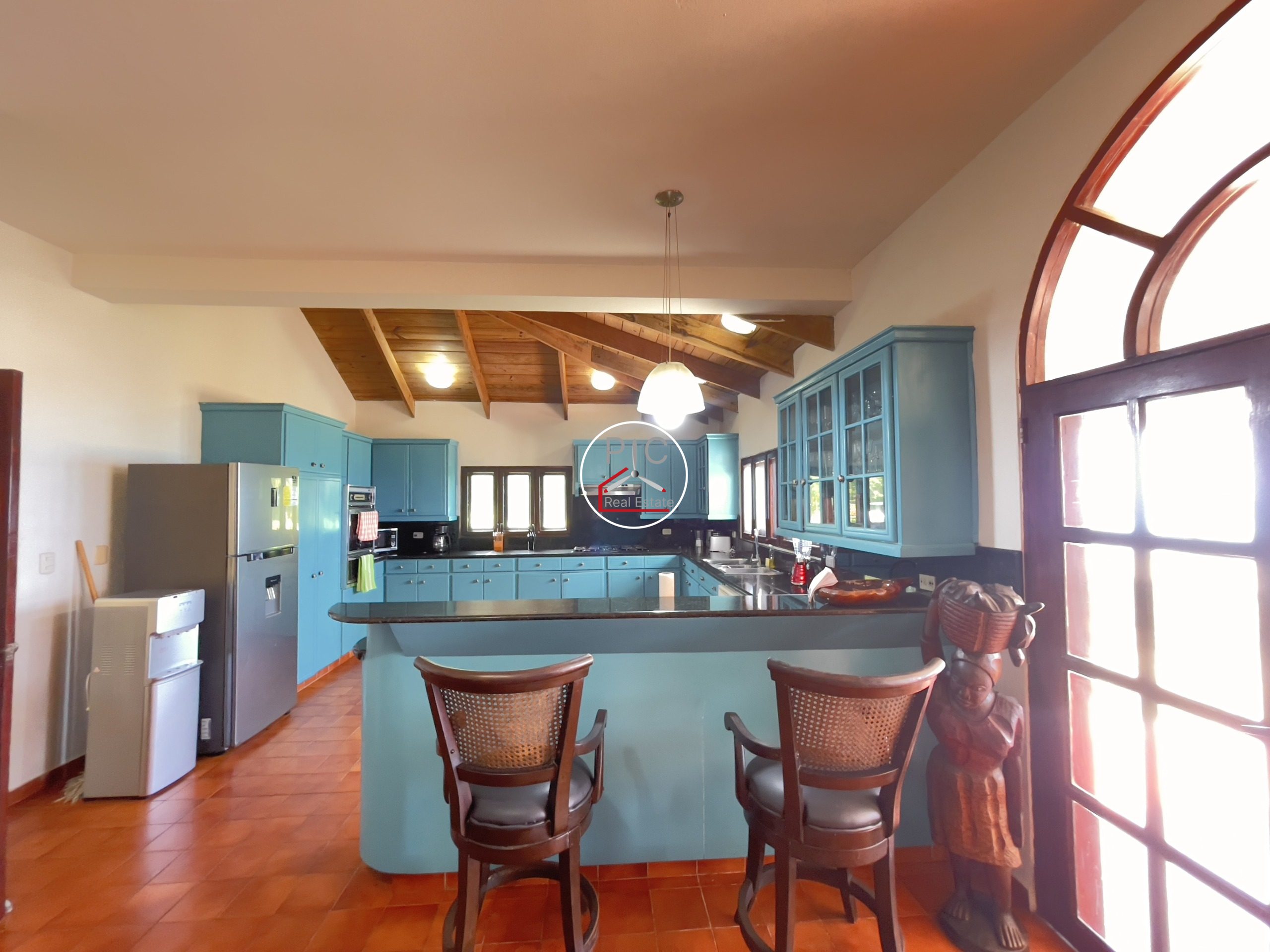 A Rare Oceanfront Opportunity — 5,400 m² of Land in Two Lots – EXCEPTIONAL COLONIAL-STYLE OCEANFRONT ESTATE — Playa Chiquita, Sosúa