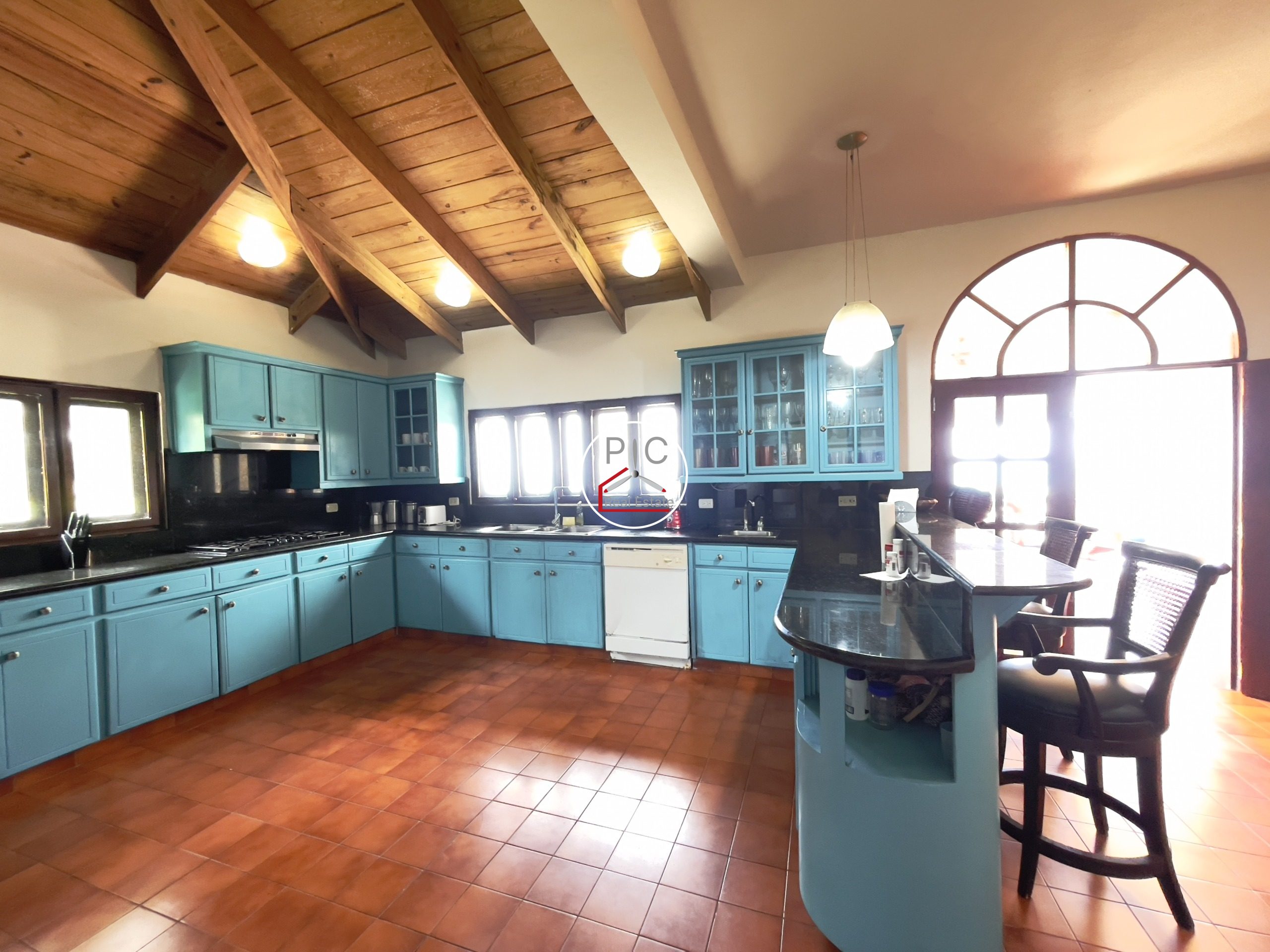 A Rare Oceanfront Opportunity — 5,400 m² of Land in Two Lots – EXCEPTIONAL COLONIAL-STYLE OCEANFRONT ESTATE — Playa Chiquita, Sosúa