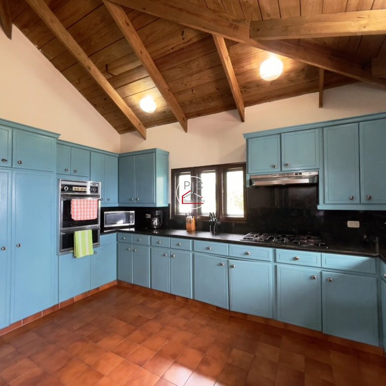 A Rare Oceanfront Opportunity — 5,400 m² of Land in Two Lots – EXCEPTIONAL COLONIAL-STYLE OCEANFRONT ESTATE — Playa Chiquita, Sosúa