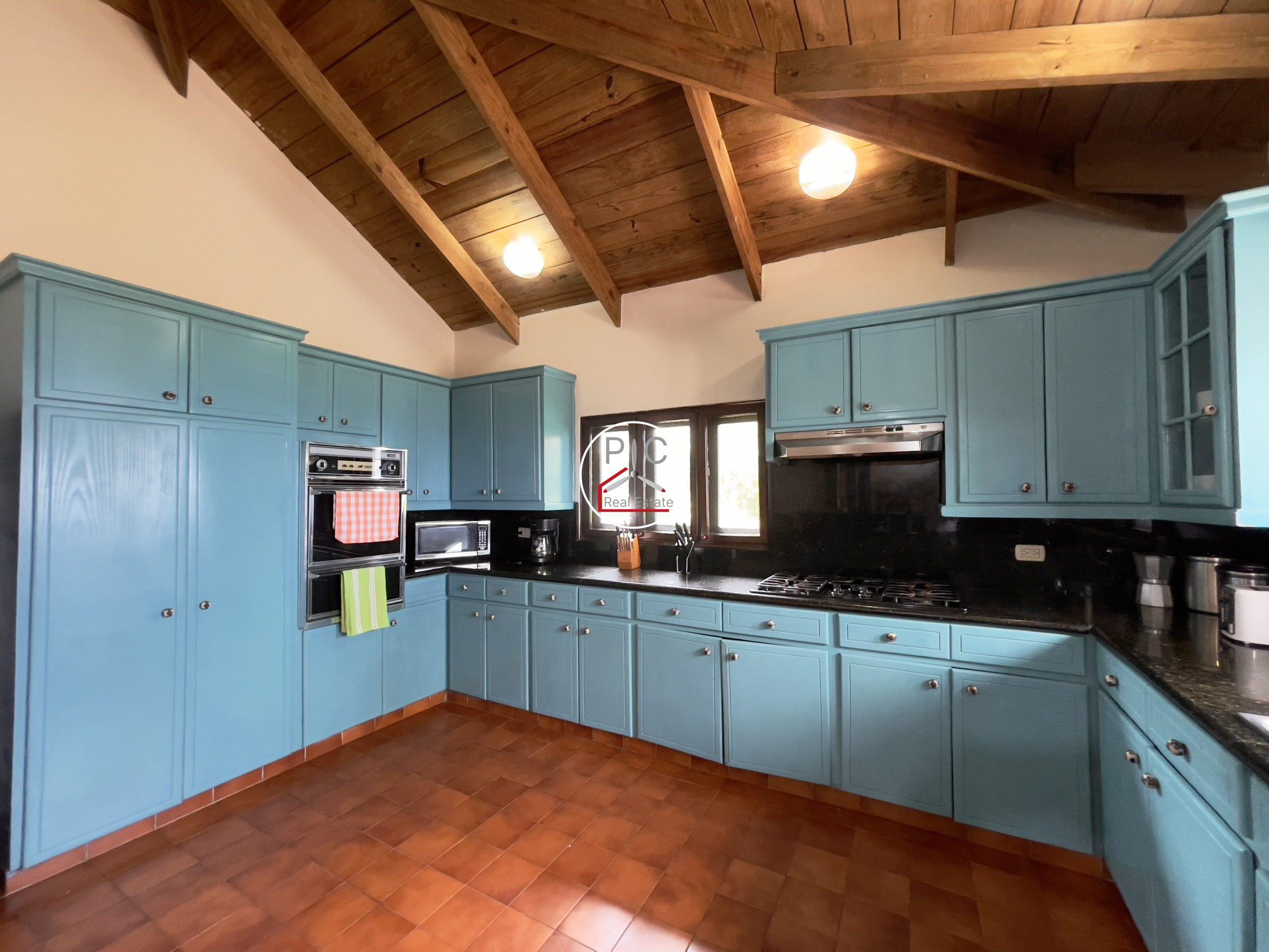 A Rare Oceanfront Opportunity — 5,400 m² of Land in Two Lots – EXCEPTIONAL COLONIAL-STYLE OCEANFRONT ESTATE — Playa Chiquita, Sosúa