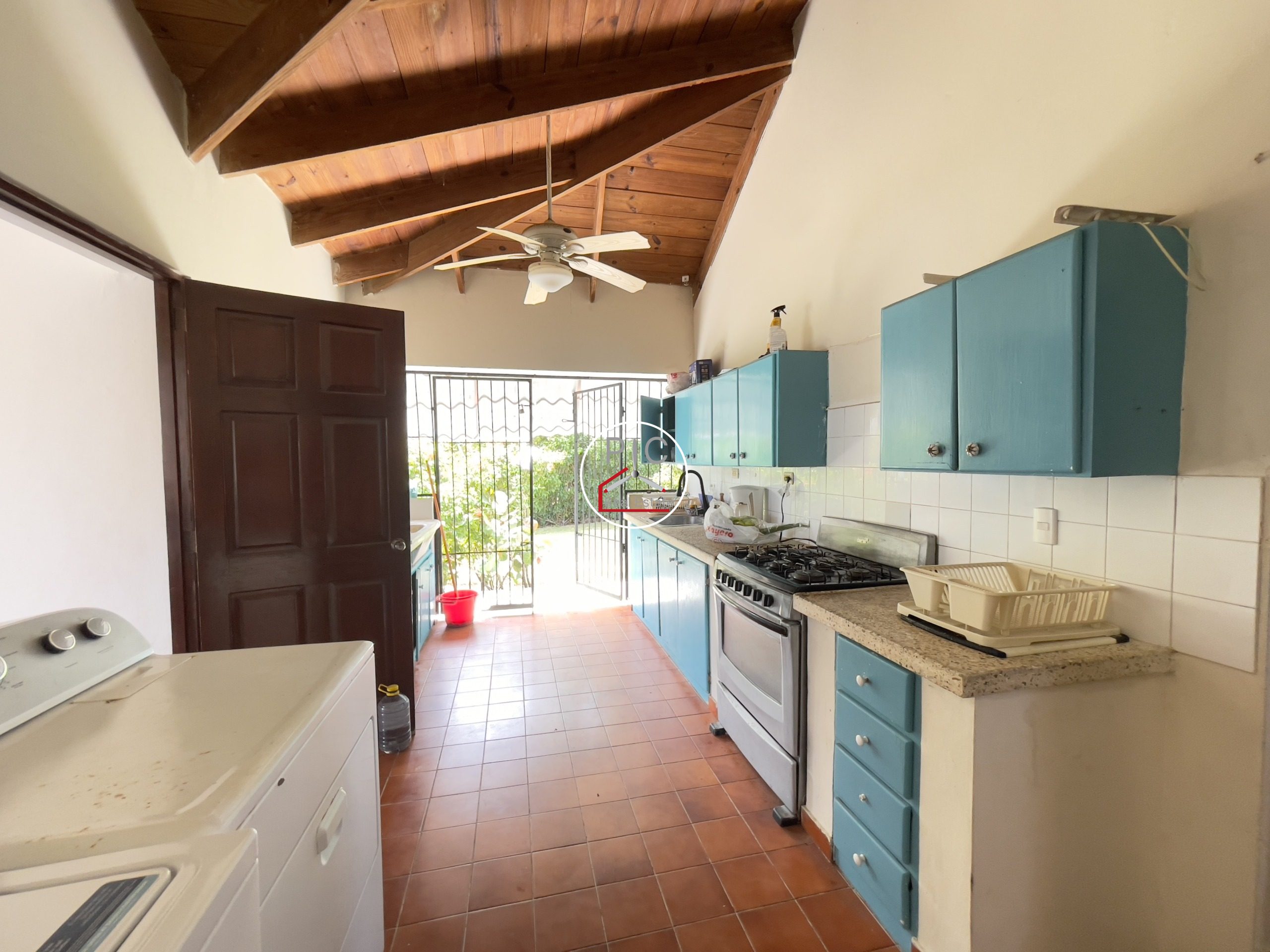 A Rare Oceanfront Opportunity — 5,400 m² of Land in Two Lots – EXCEPTIONAL COLONIAL-STYLE OCEANFRONT ESTATE — Playa Chiquita, Sosúa