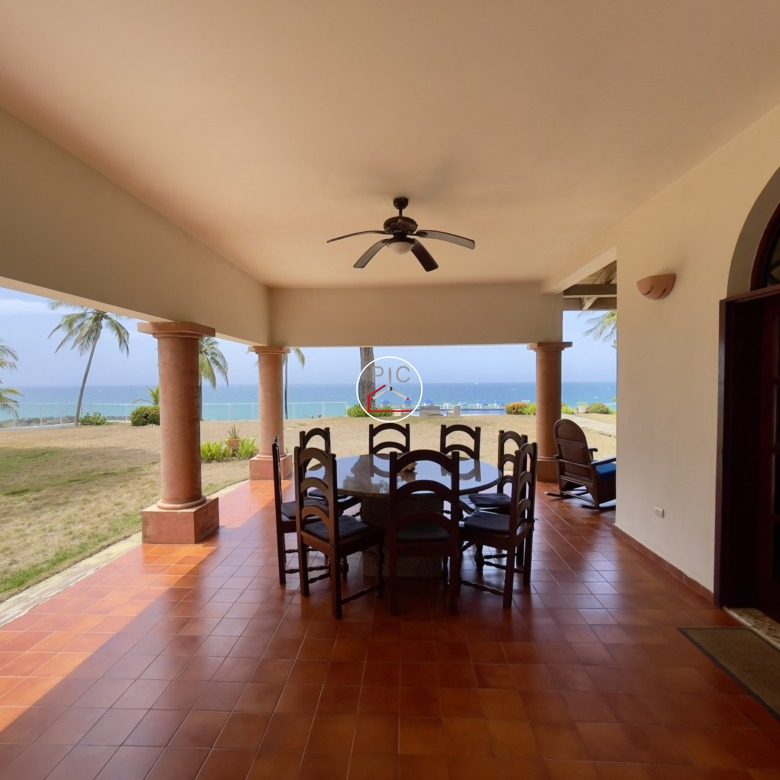 A Rare Oceanfront Opportunity — 5,400 m² of Land in Two Lots – EXCEPTIONAL COLONIAL-STYLE OCEANFRONT ESTATE — Playa Chiquita, Sosúa