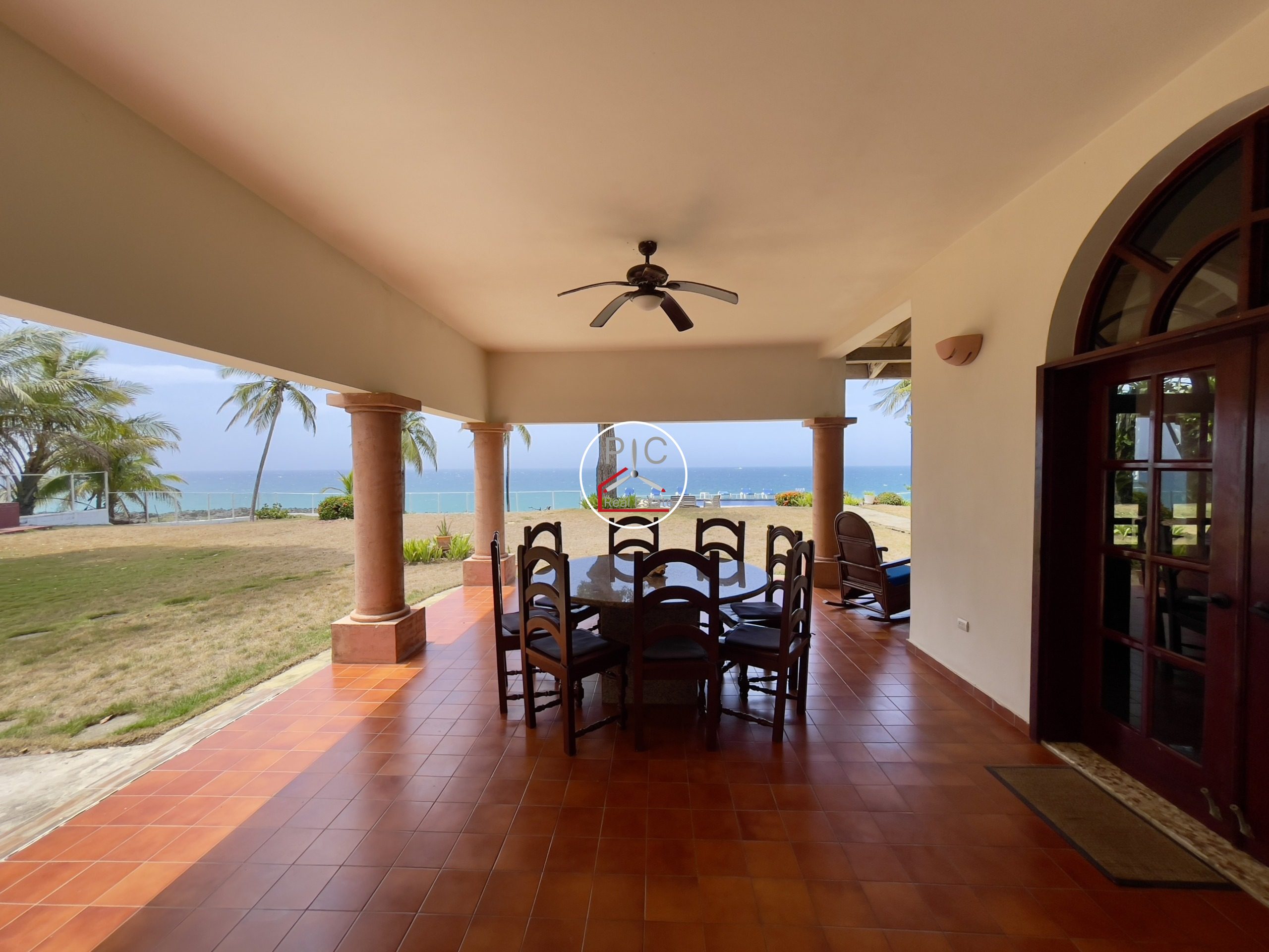 A Rare Oceanfront Opportunity — 5,400 m² of Land in Two Lots – EXCEPTIONAL COLONIAL-STYLE OCEANFRONT ESTATE — Playa Chiquita, Sosúa