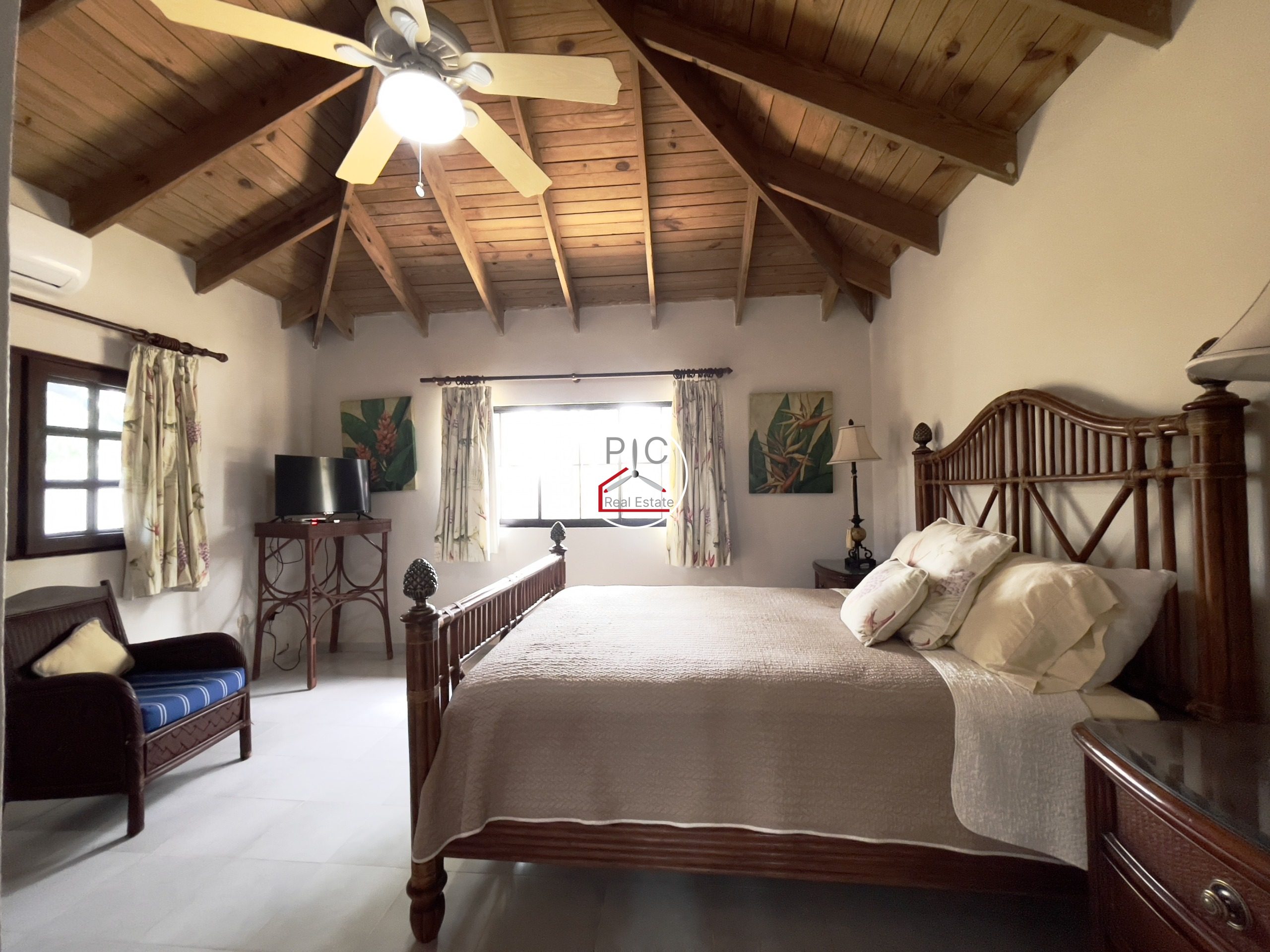 A Rare Oceanfront Opportunity — 5,400 m² of Land in Two Lots – EXCEPTIONAL COLONIAL-STYLE OCEANFRONT ESTATE — Playa Chiquita, Sosúa
