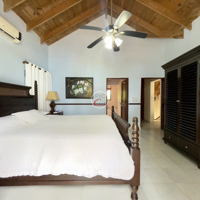 A Rare Oceanfront Opportunity — 5,400 m² of Land in Two Lots – EXCEPTIONAL COLONIAL-STYLE OCEANFRONT ESTATE — Playa Chiquita, Sosúa