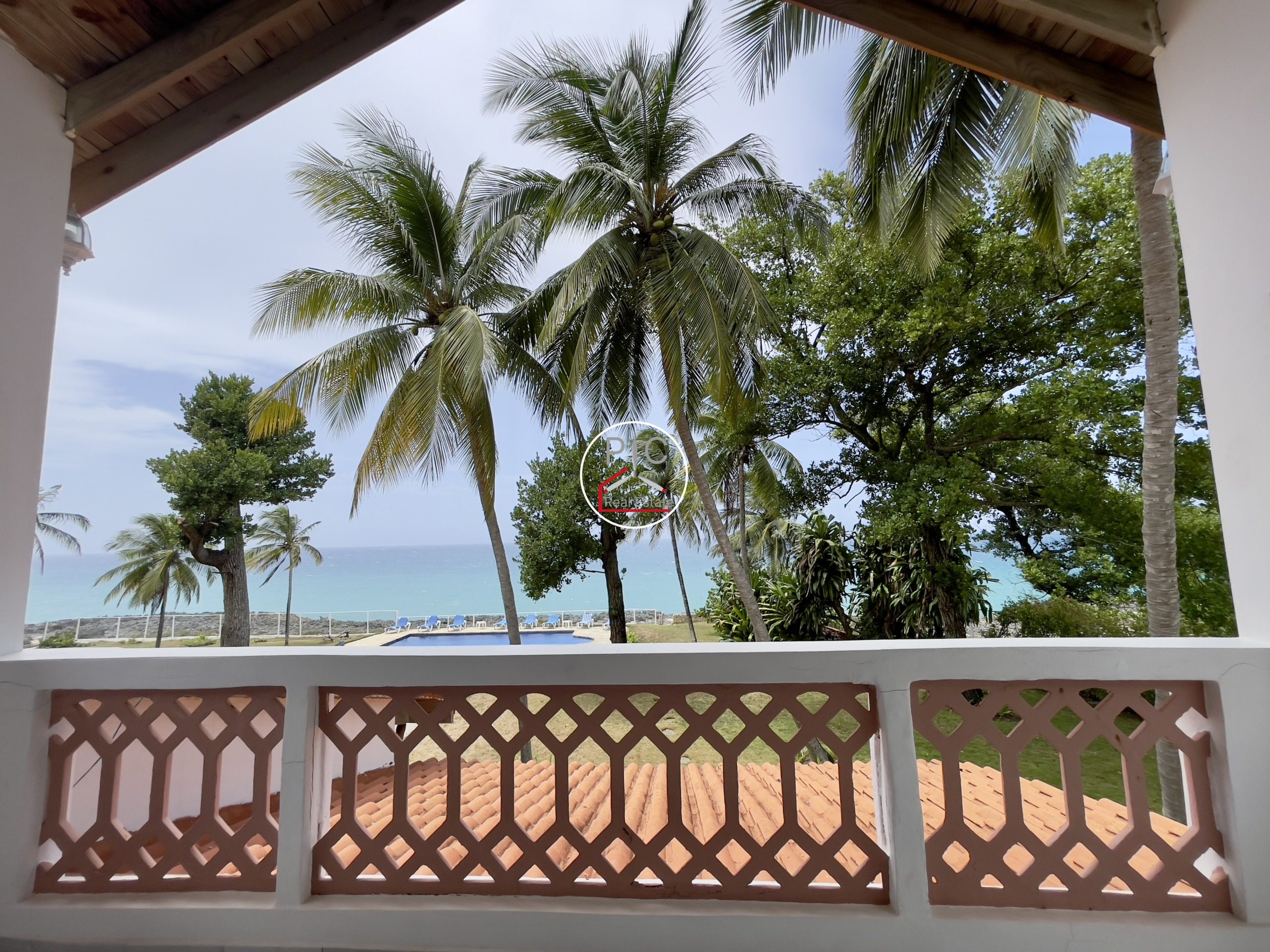 A Rare Oceanfront Opportunity — 5,400 m² of Land in Two Lots – EXCEPTIONAL COLONIAL-STYLE OCEANFRONT ESTATE — Playa Chiquita, Sosúa