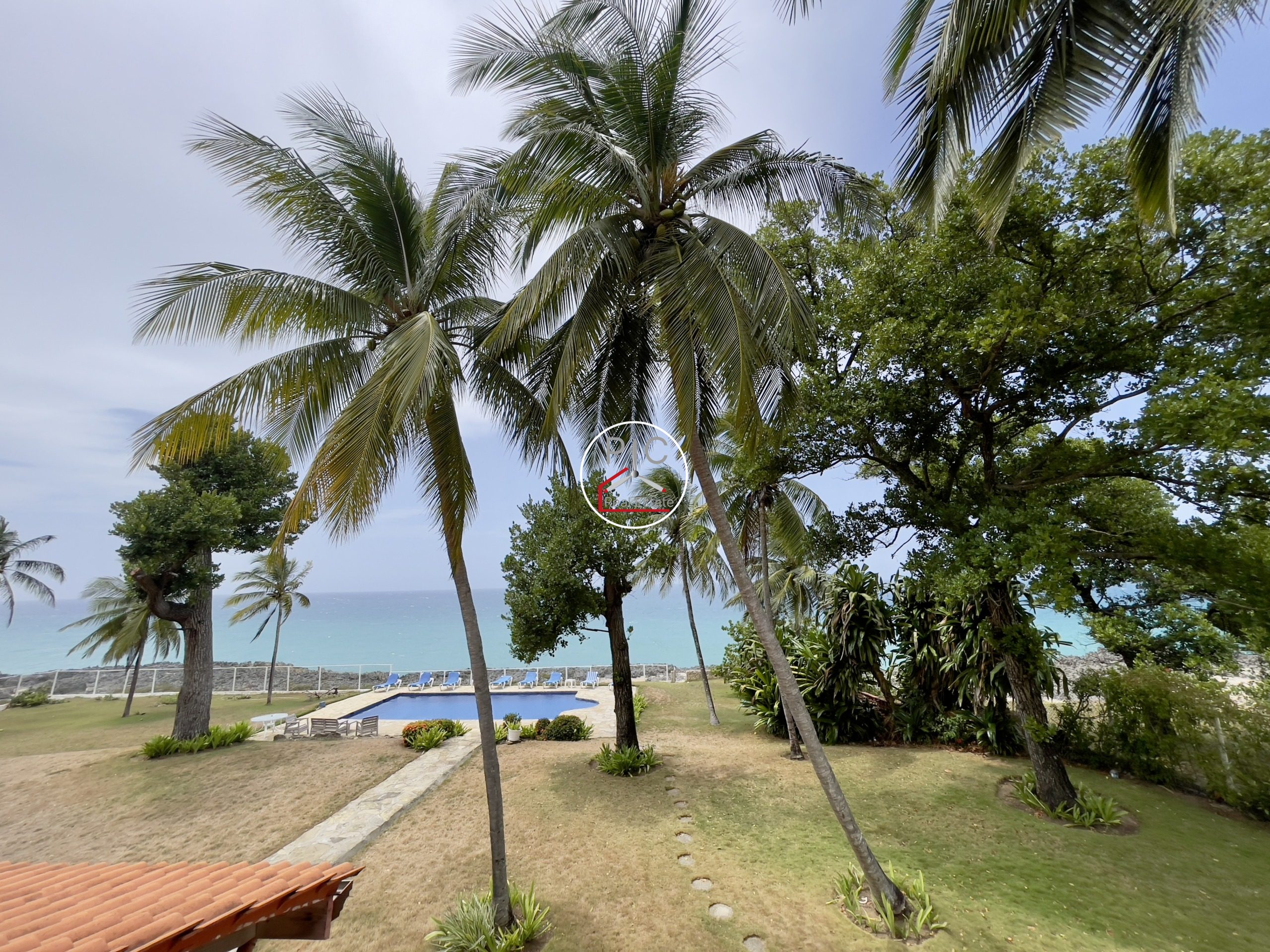 A Rare Oceanfront Opportunity — 5,400 m² of Land in Two Lots – EXCEPTIONAL COLONIAL-STYLE OCEANFRONT ESTATE — Playa Chiquita, Sosúa