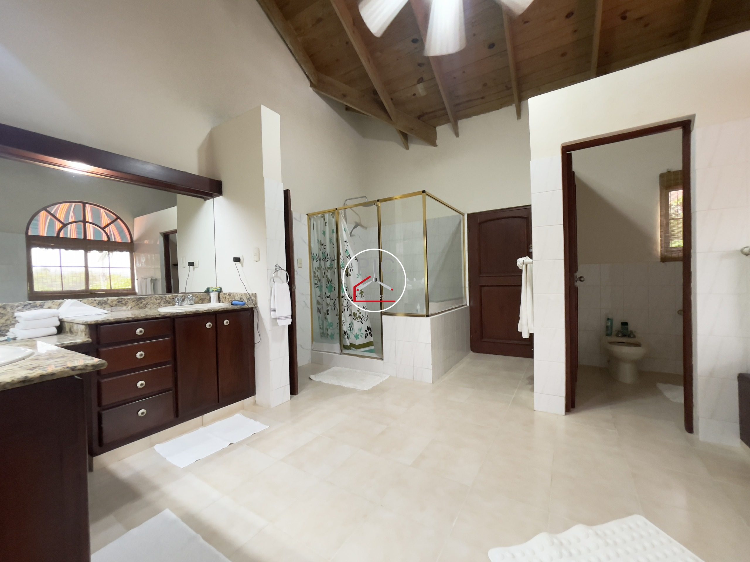 A Rare Oceanfront Opportunity — 5,400 m² of Land in Two Lots – EXCEPTIONAL COLONIAL-STYLE OCEANFRONT ESTATE — Playa Chiquita, Sosúa