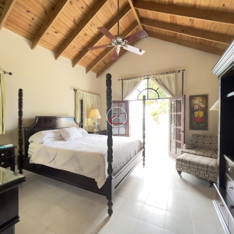 A Rare Oceanfront Opportunity — 5,400 m² of Land in Two Lots – EXCEPTIONAL COLONIAL-STYLE OCEANFRONT ESTATE — Playa Chiquita, Sosúa