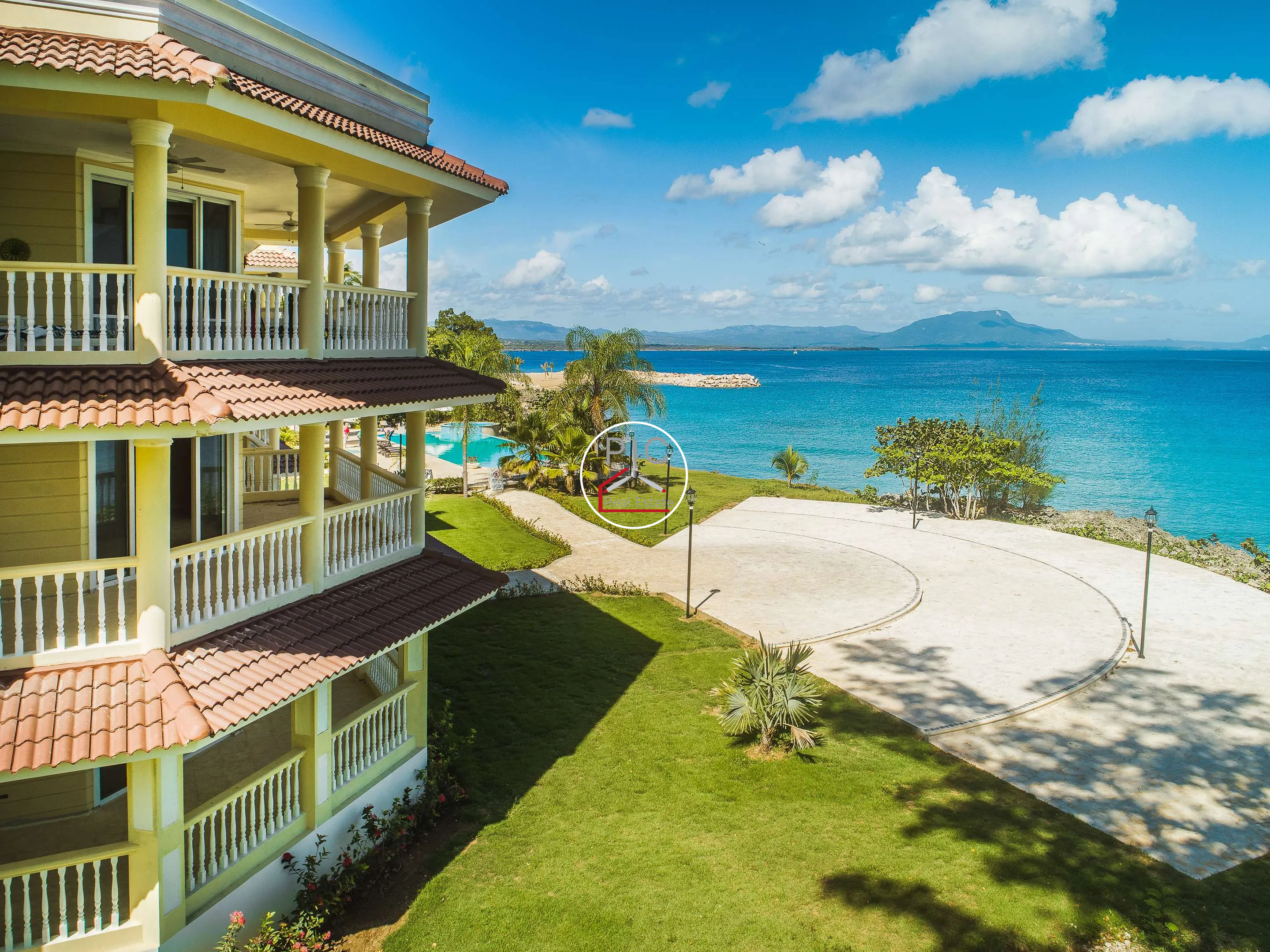 Oceanfront Ground-Floor Apartment — Beachfront Living | Infinity Pool | Gated Community