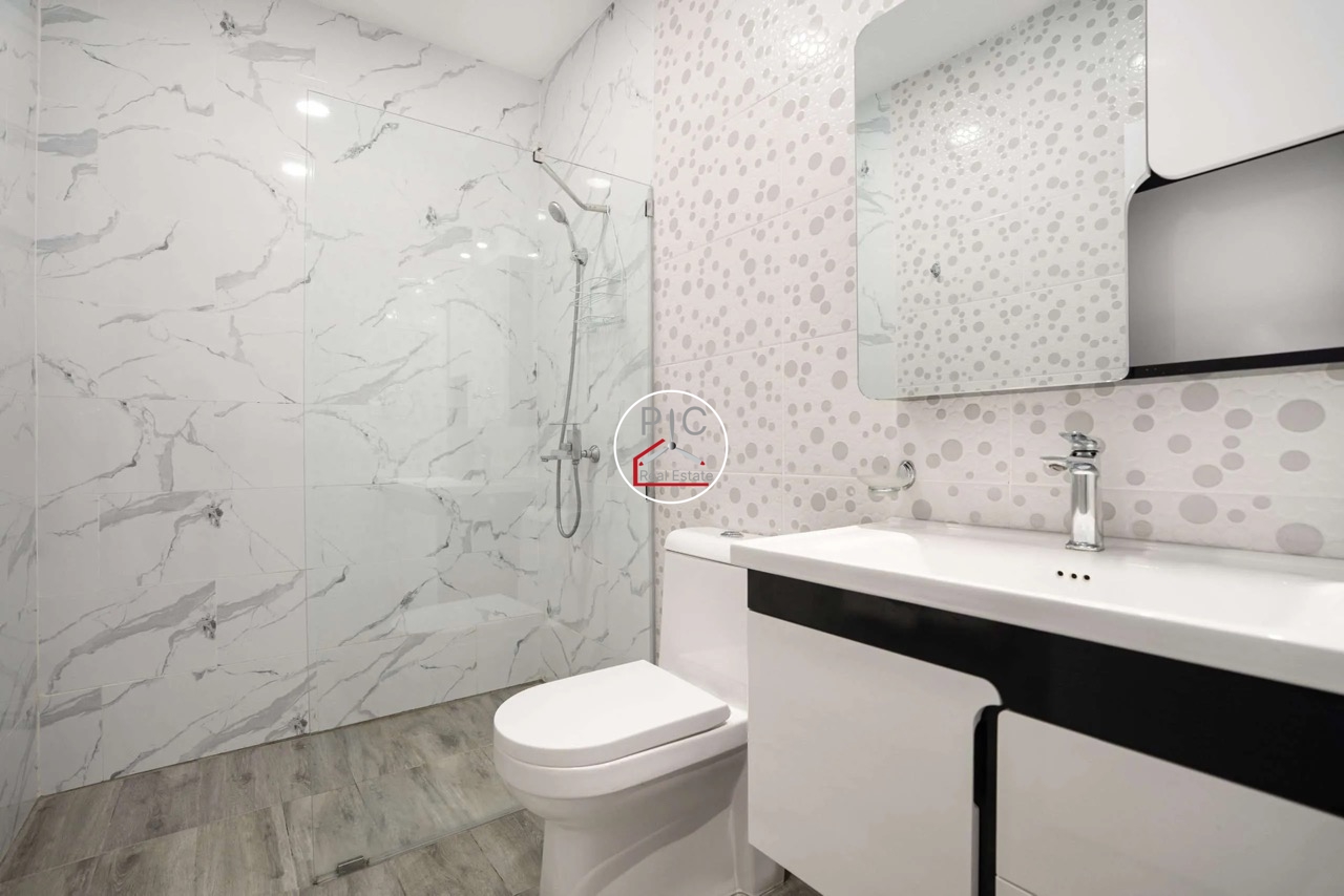 5 Grande Move-In Ready 1-Bedroom Apartment – Fully Furnished | Bright & Open Layout | Common Pool & Gated Parking